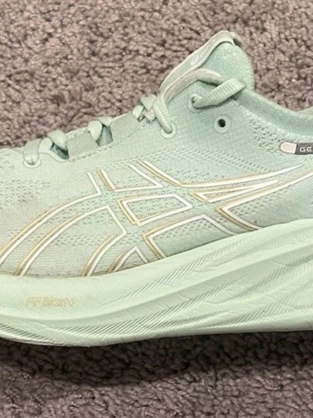 Asics Gel-Nimbus 26 Women's Size 9.5 Green Athletic Running Shoes Sneakers
